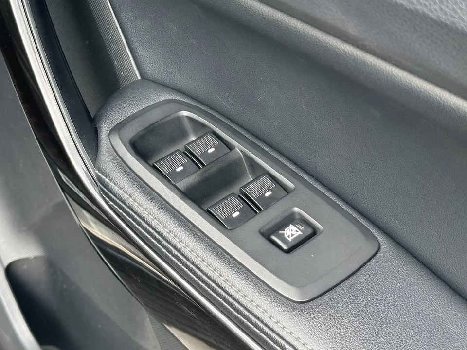2020 Ford Everest II 2