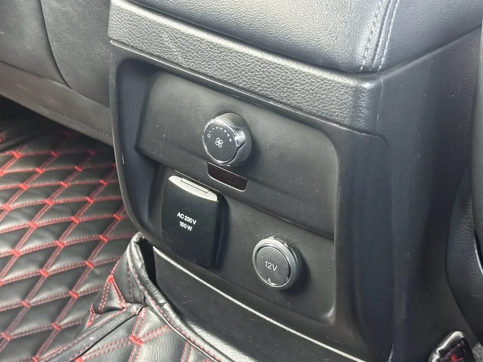 2020 Ford Everest II 3