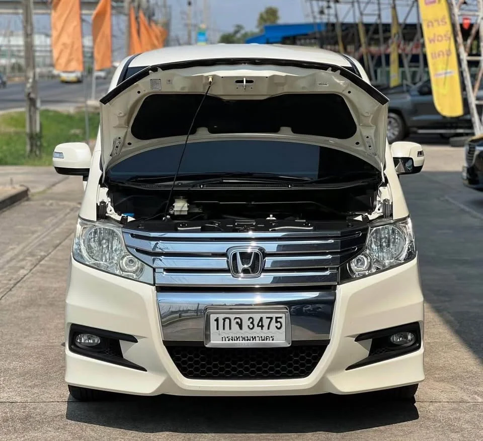 2012 Honda Stepwgn IV 2