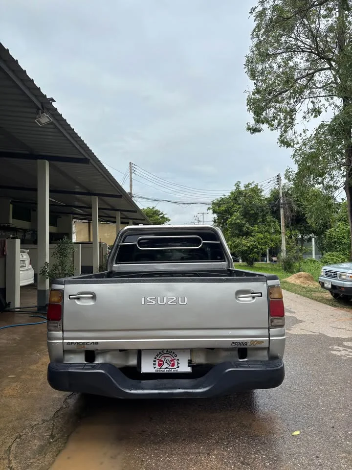 1993 Isuzu TFR III 2