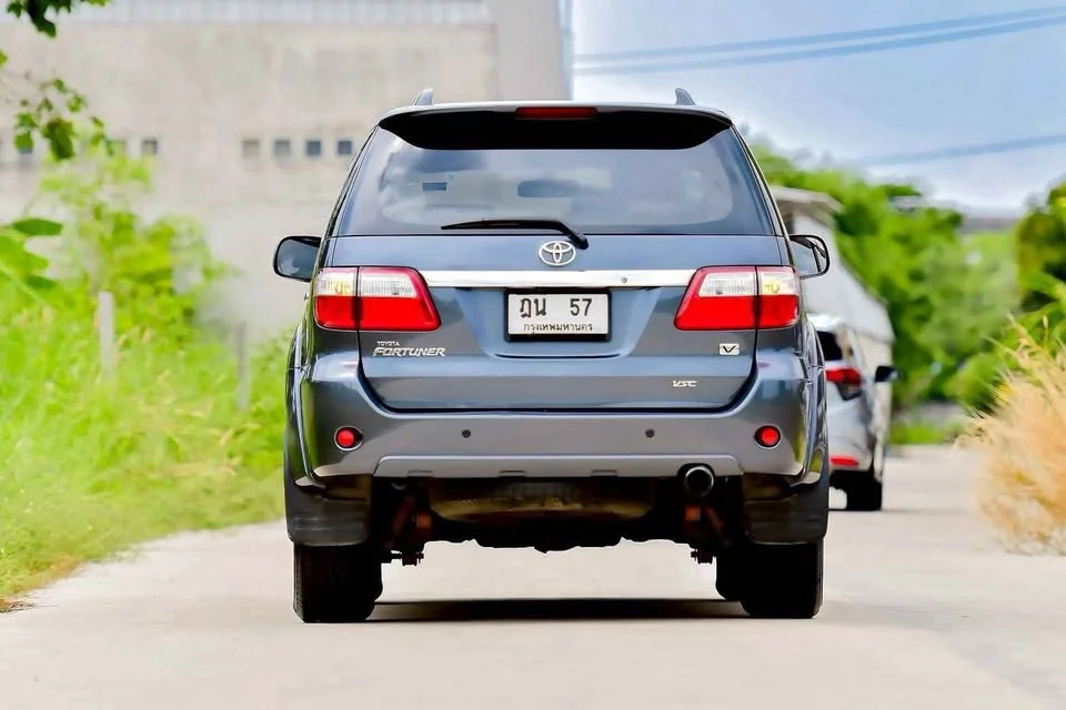 2010 Toyota Fortuner I 2