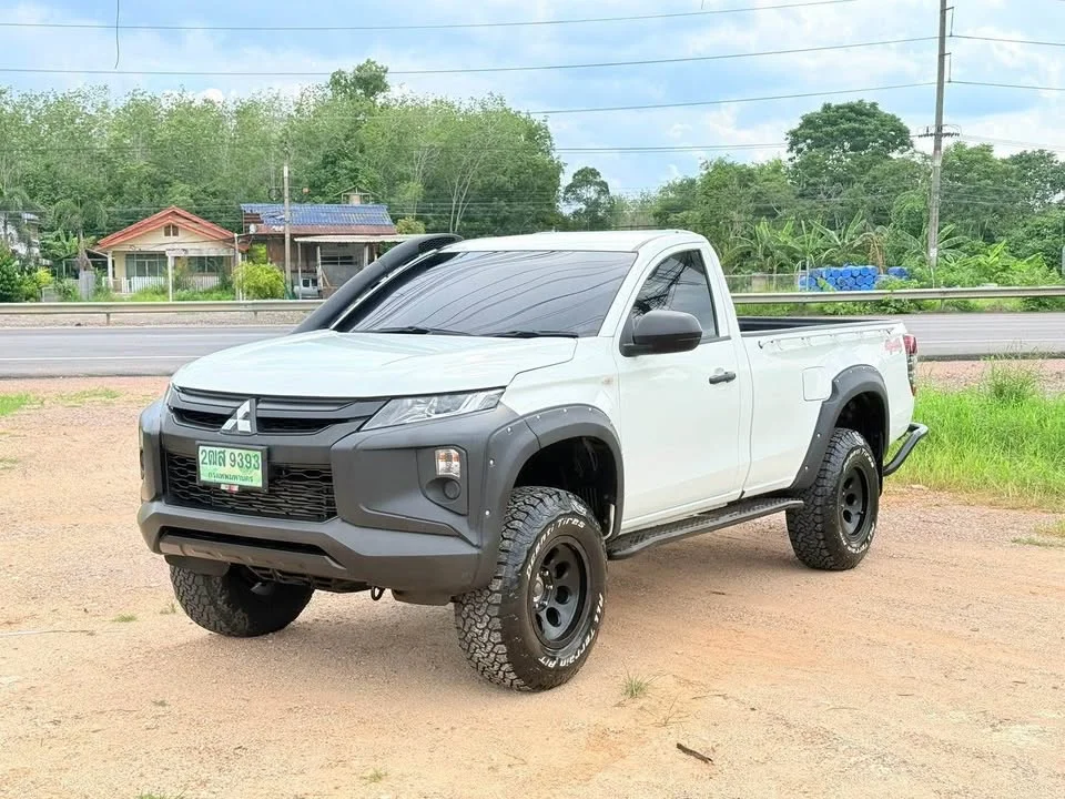 2022 Mitsubishi Triton V 3