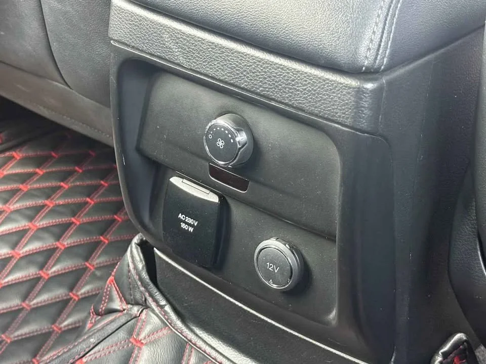 2020 Ford Everest II 2
