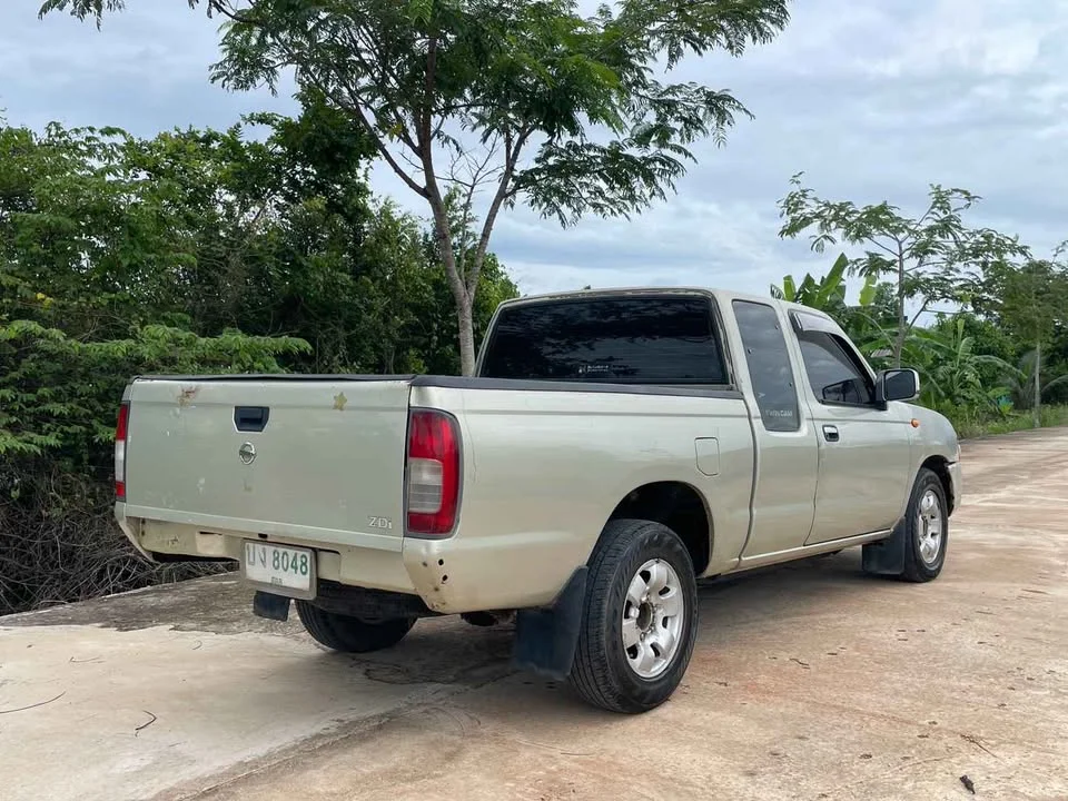 2002 Nissan Frontier I 3