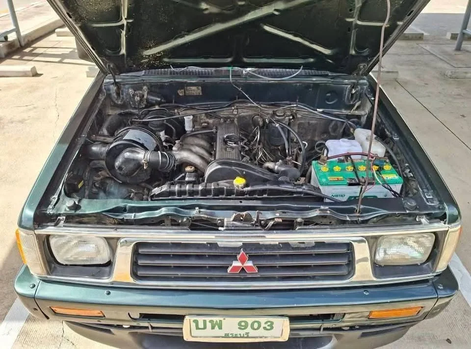 1995 Mitsubishi Triton II 2