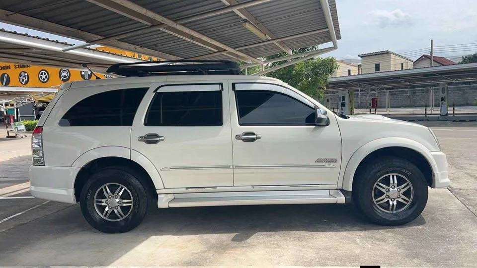 2009 Isuzu MU-7 3