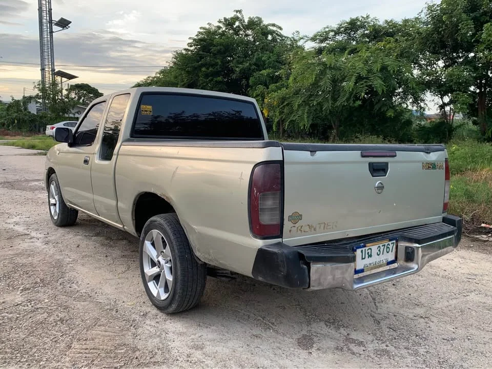 2005 Nissan Frontier I 3