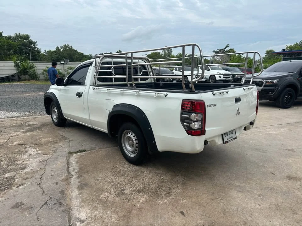 2022 Mitsubishi Triton V 2