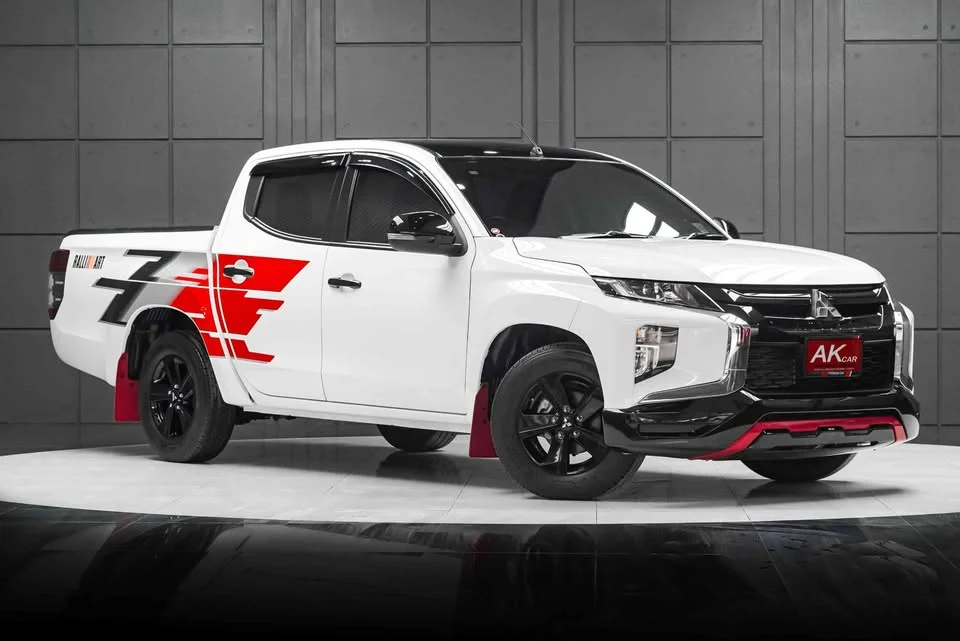 2023 Mitsubishi Triton V 3