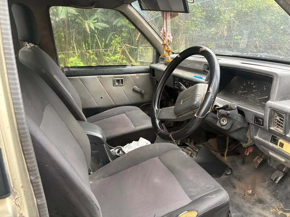 1996 Mitsubishi Triton II 2