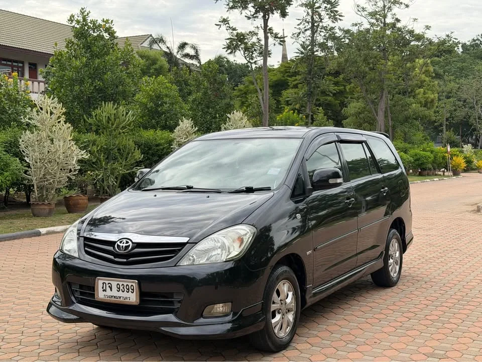 2010 Toyota Innova I 2