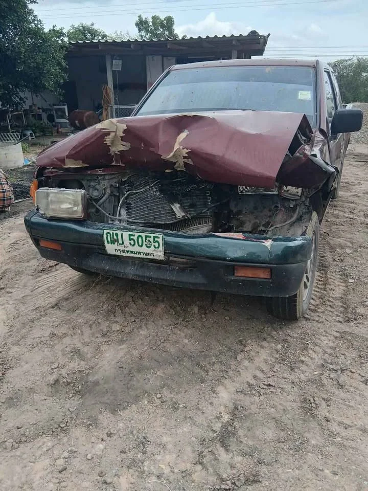 1998 Isuzu TFR III 2