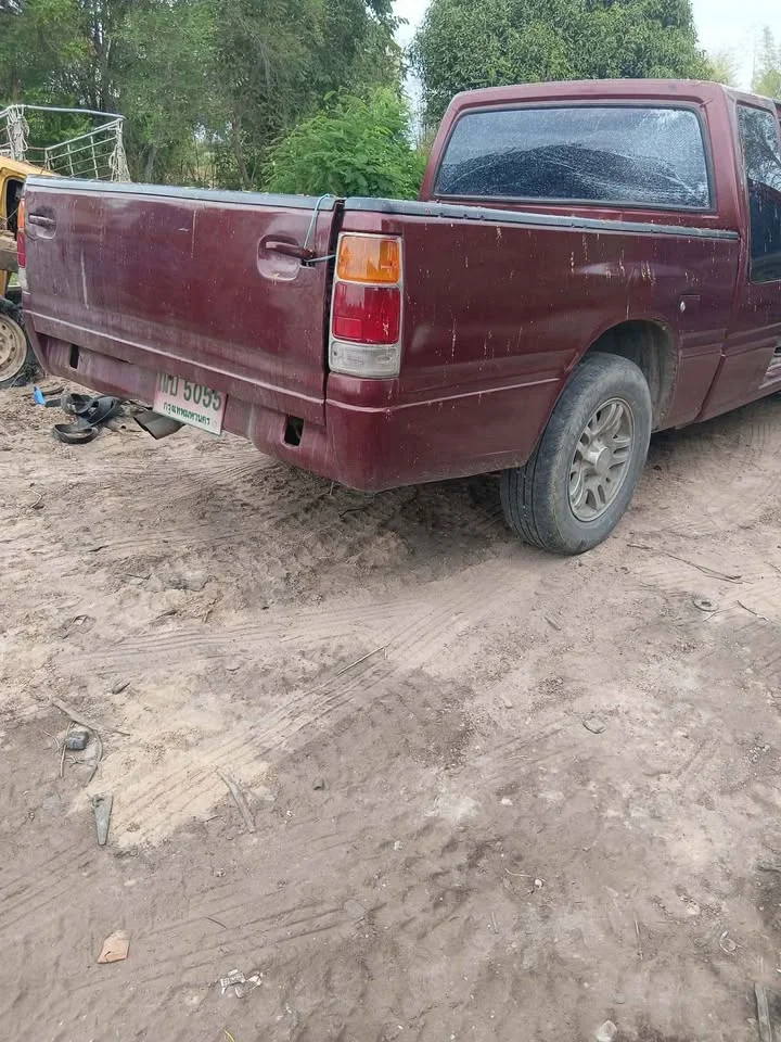 1987 Isuzu TFR III 3