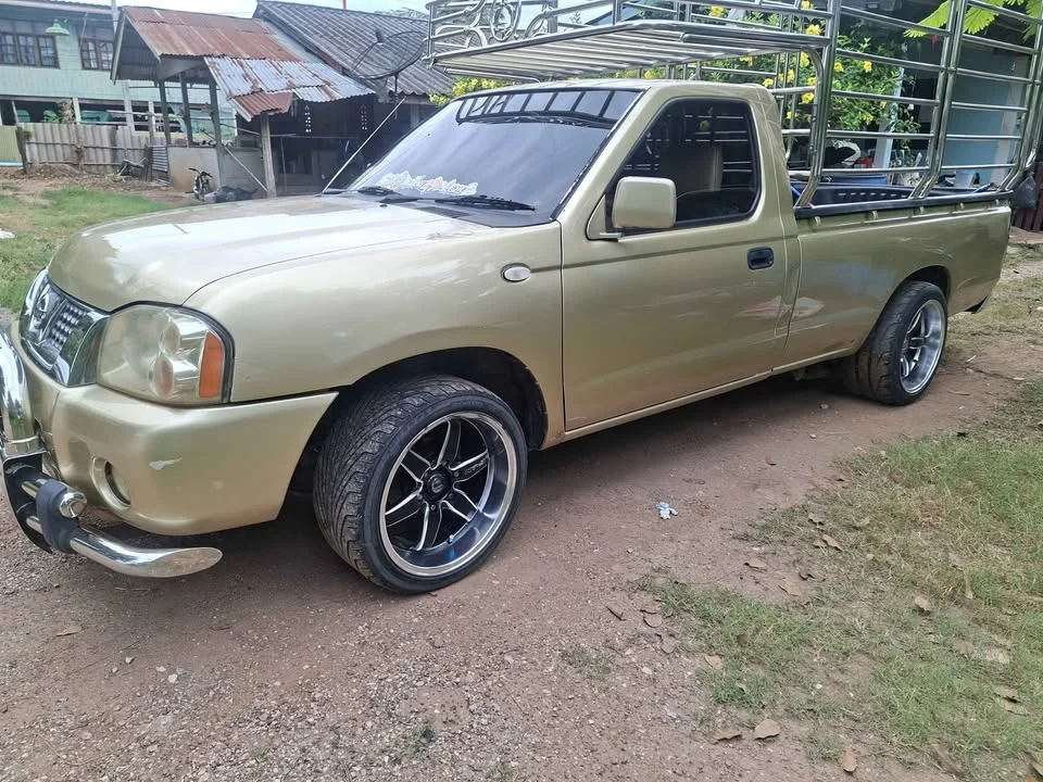 2005 Nissan Frontier I 3
