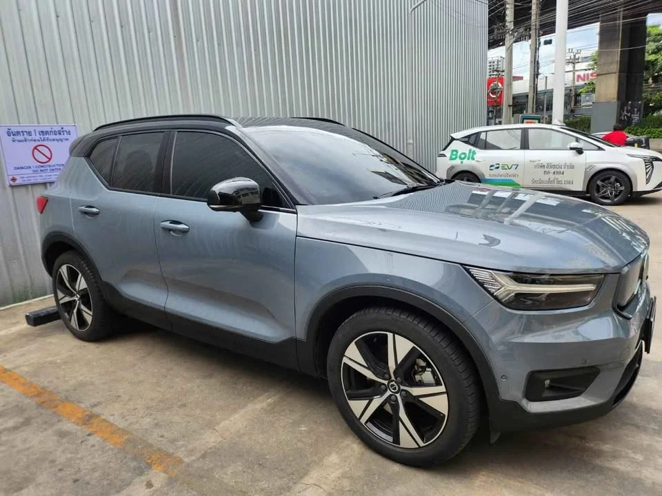2022 Volvo XC40 2