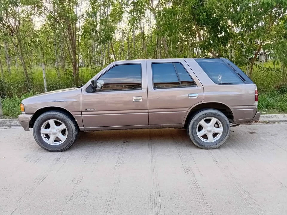 1993 Isuzu Vega I 2