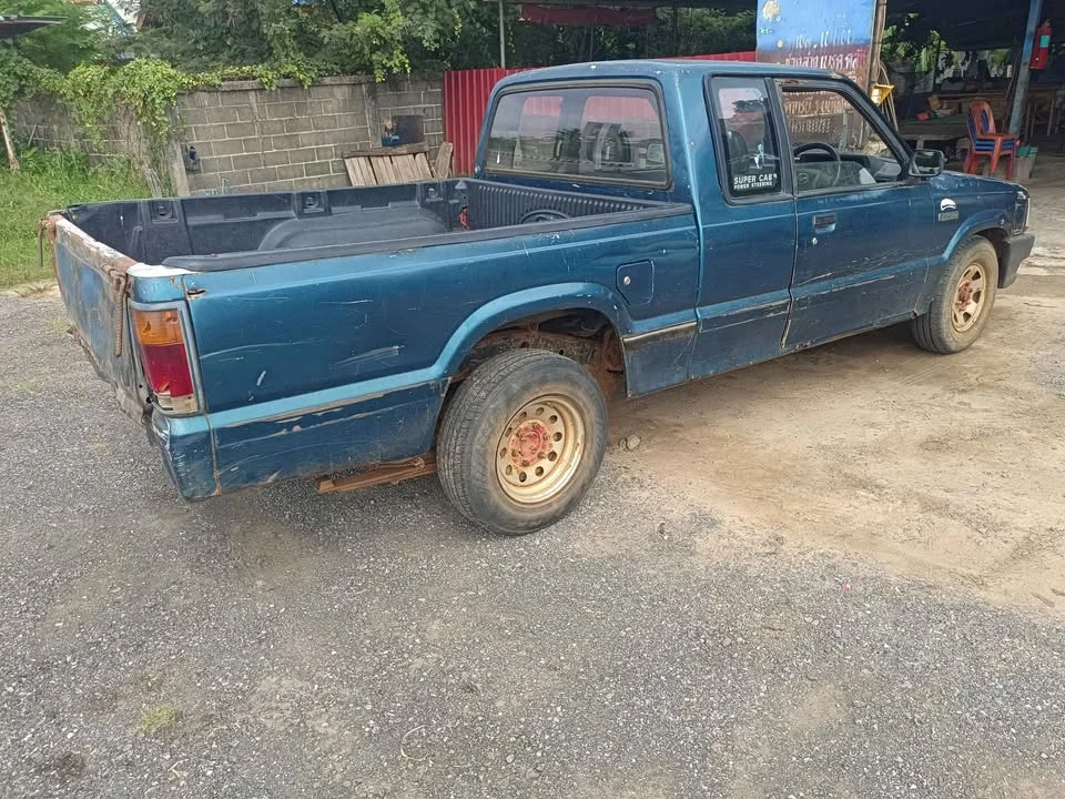1990 Mazda B2500 IV 3