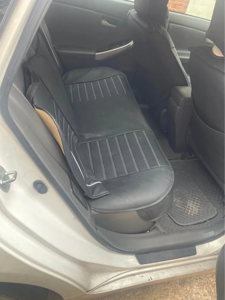 2011 Toyota Prius III 2