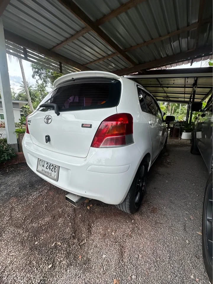 2011 Toyota Yaris II 2