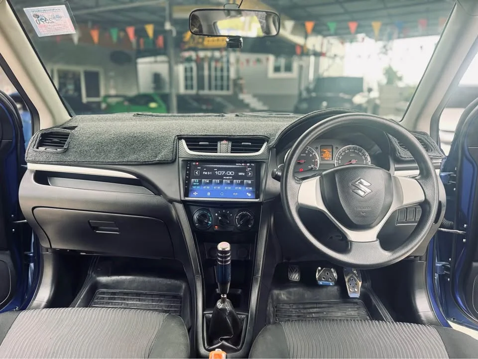 2012 Suzuki Swift II 3