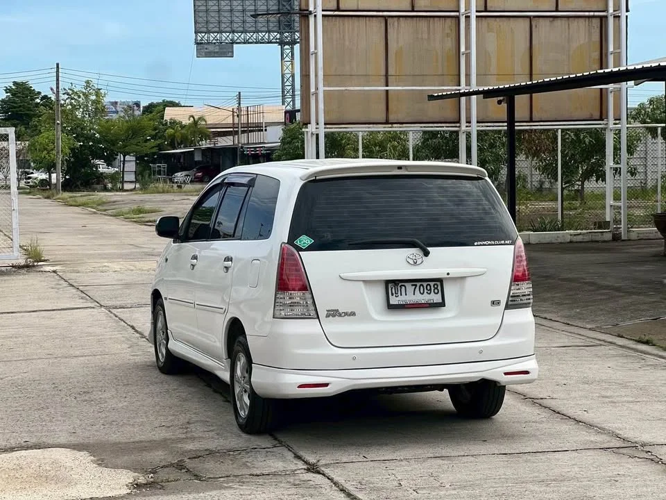 2011 Toyota Innova I 2