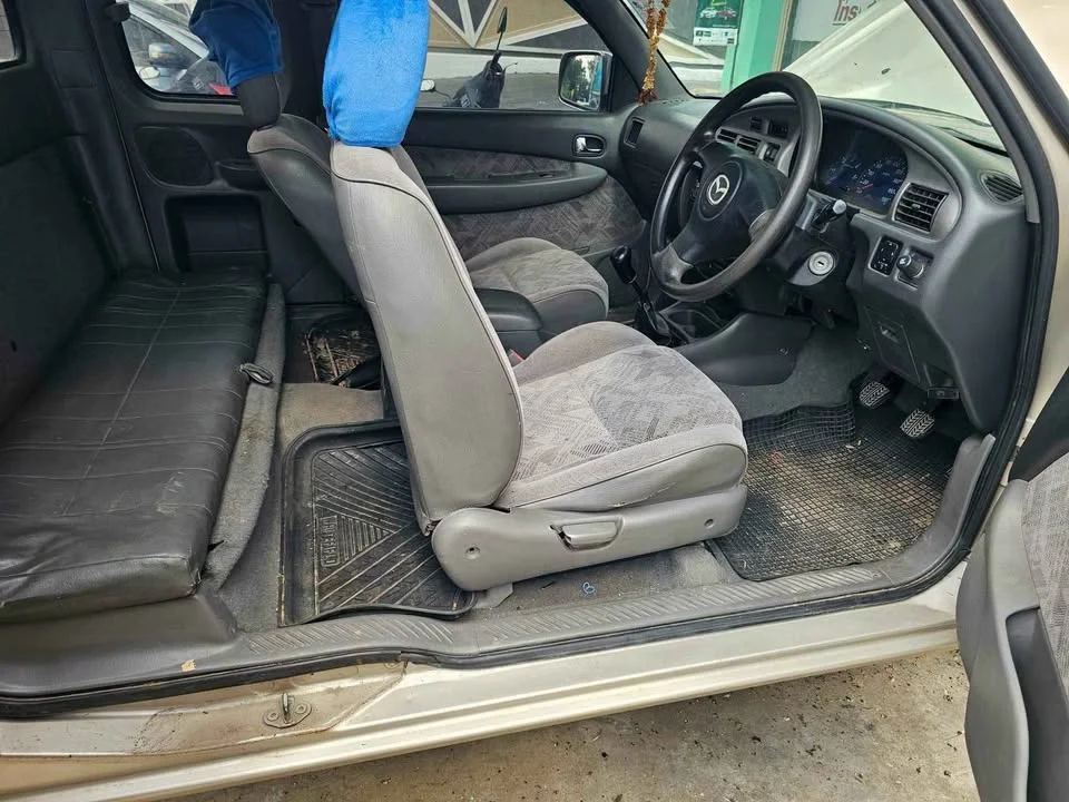 2003 Mazda 2500 Fighter V 2