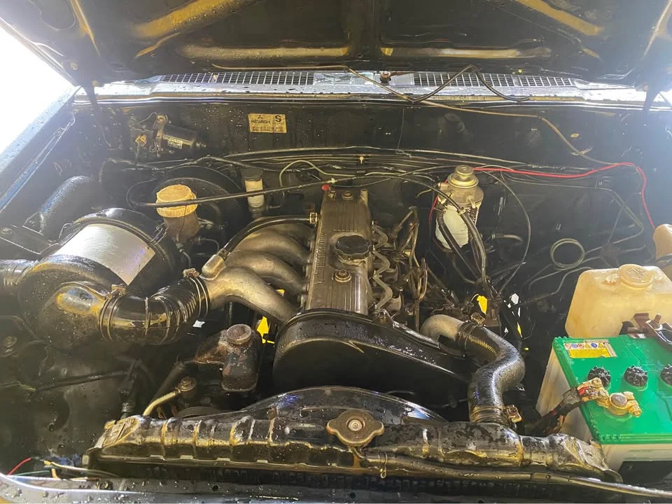 1995 Mitsubishi Triton II 2