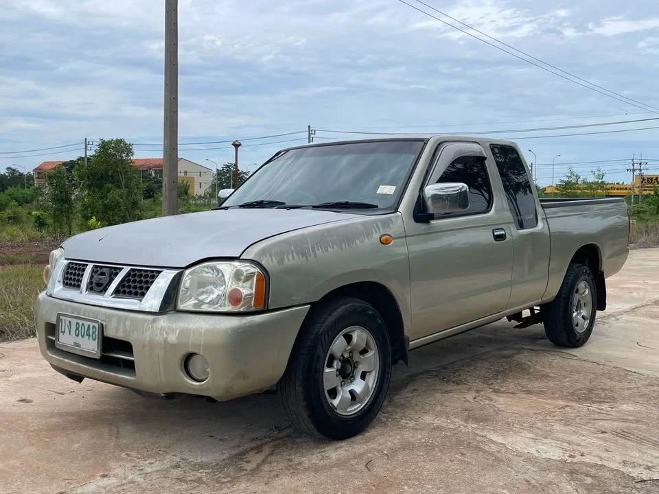 2002 Nissan Frontier I 3