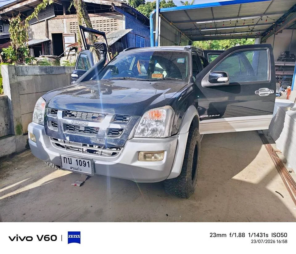 2005 Isuzu MU-7 2