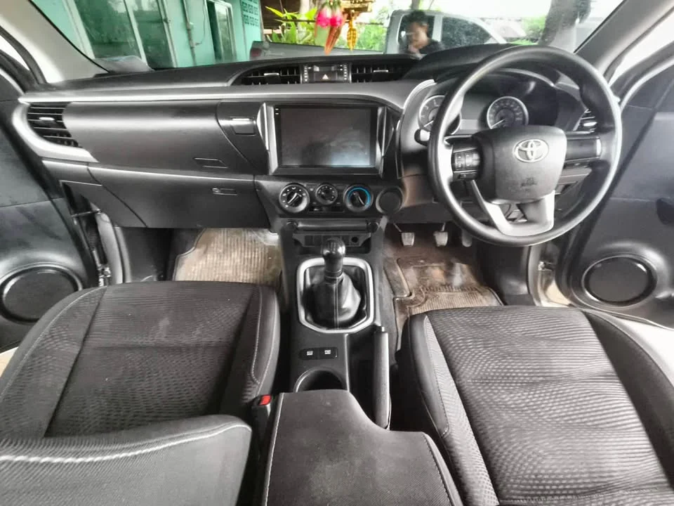 2015 Toyota Hilux VIII 2