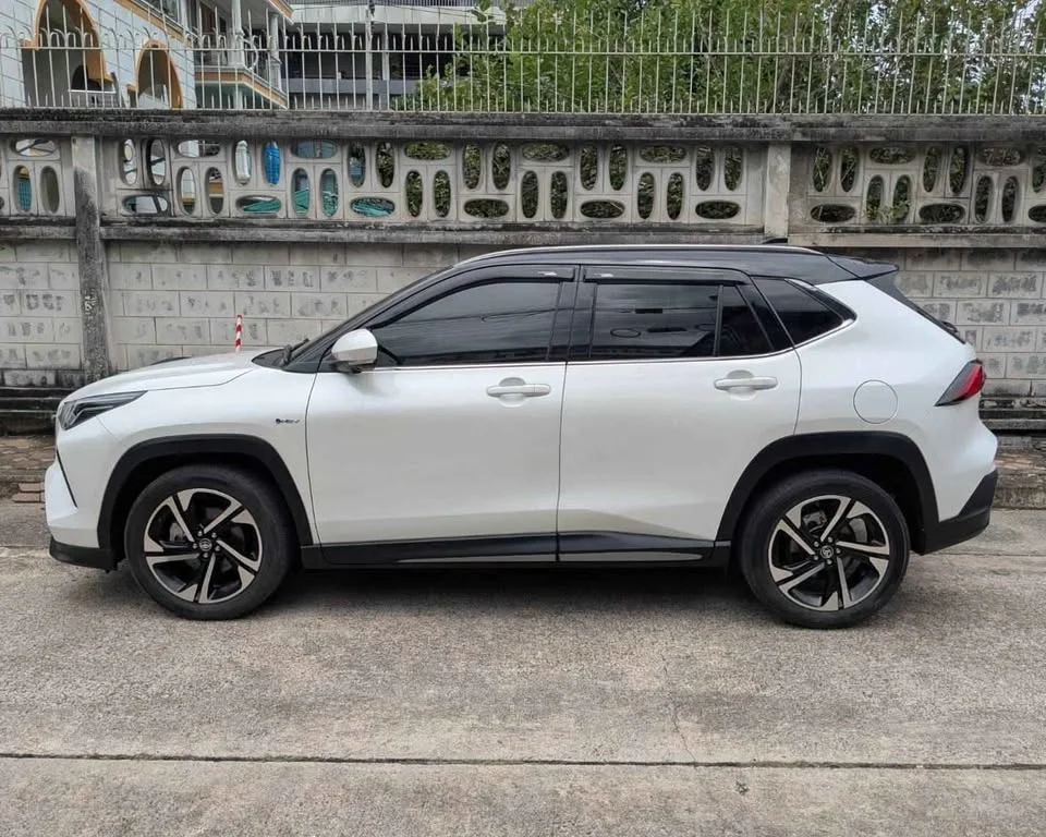 2024 Toyota Yaris Cross AC200 3