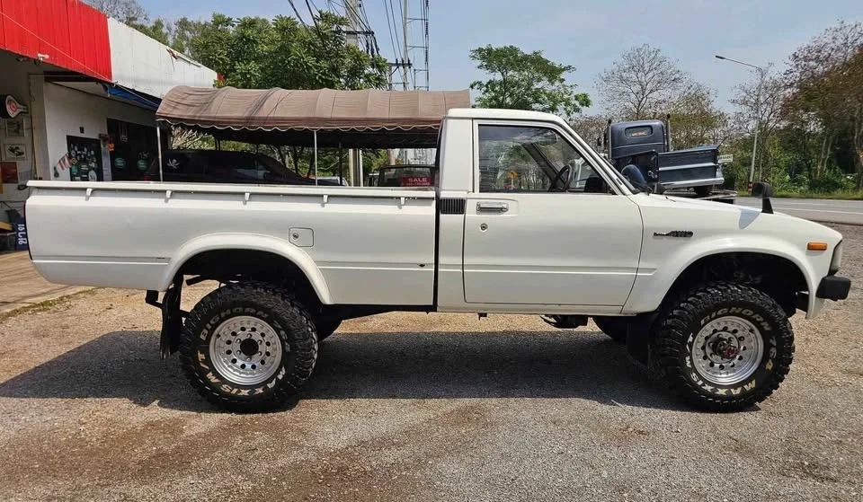 1983 Toyota Hilux Mighty-X V 3