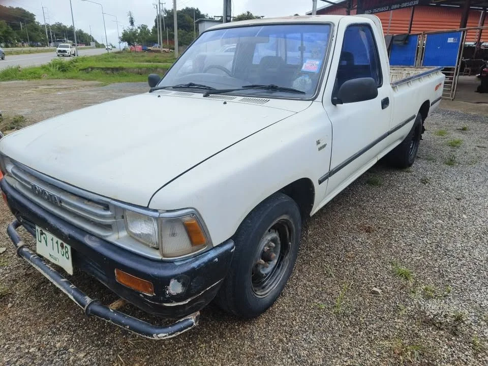 1990 Toyota Hilux Mighty-X V 2