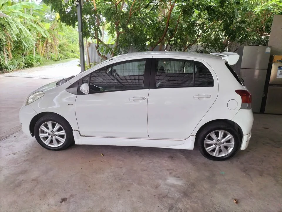 Toyota Yaris II 3