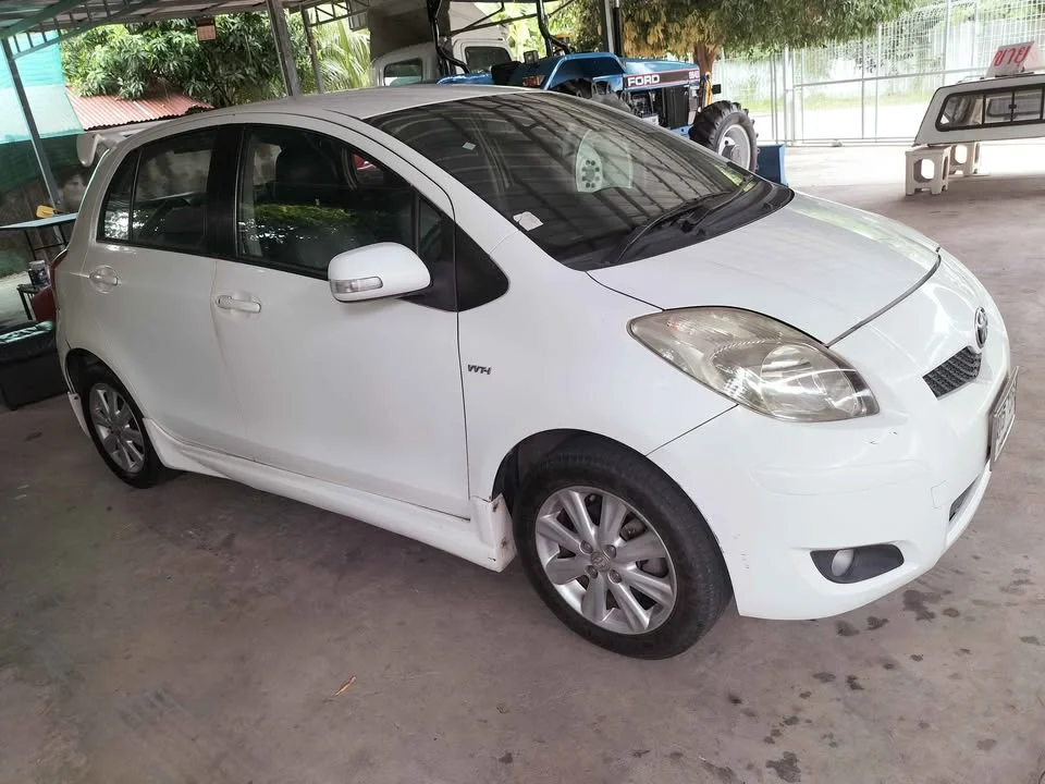Toyota Yaris II 2