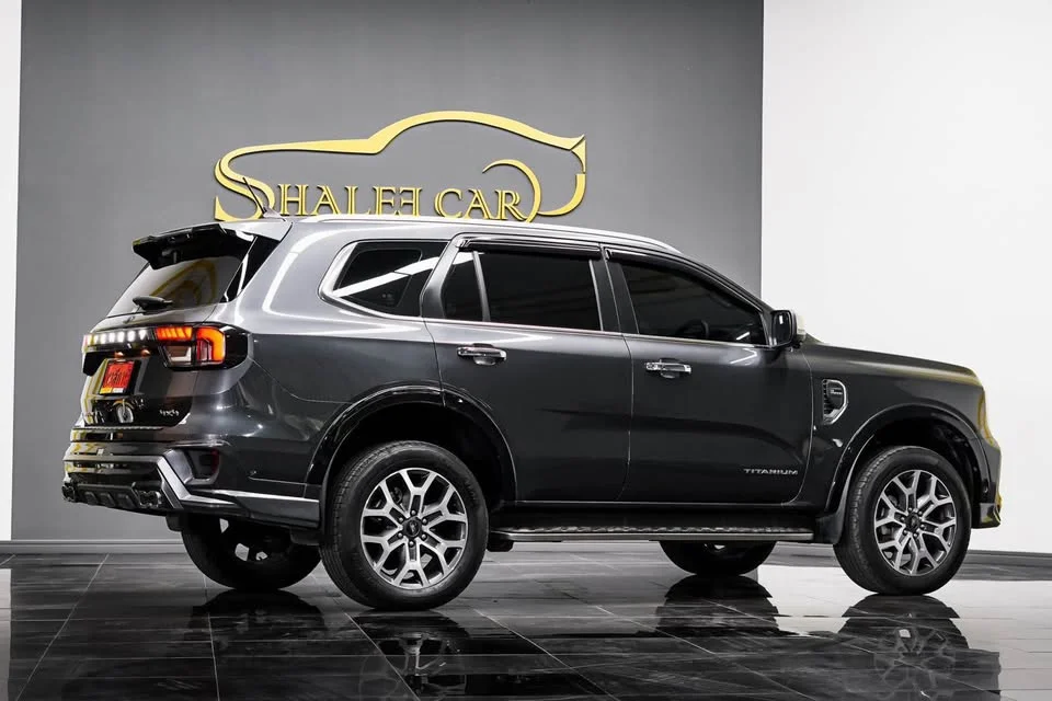 2023 Ford Everest III 3