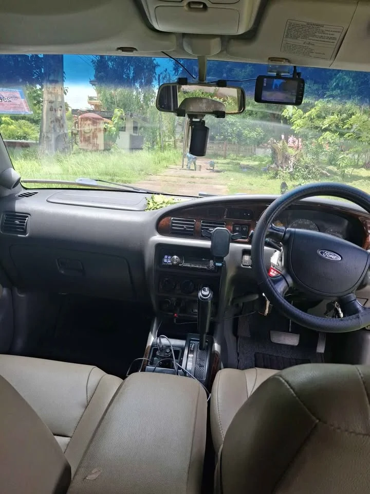 2004 Ford Everest I 3