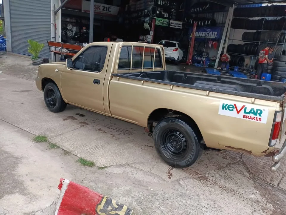 Nissan Frontier I 2
