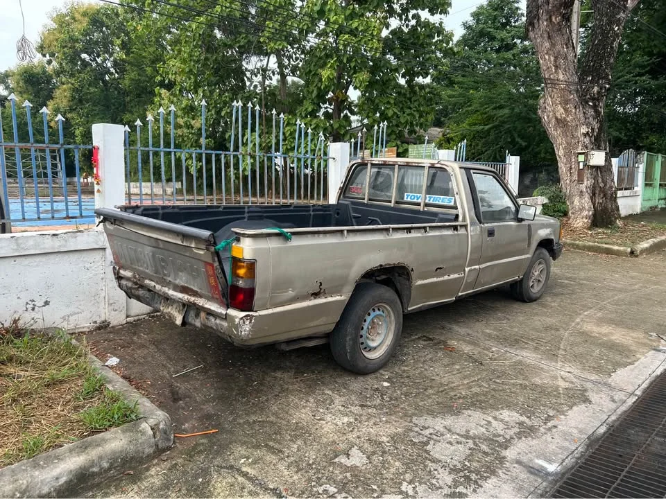 1994 Mitsubishi Triton II 3