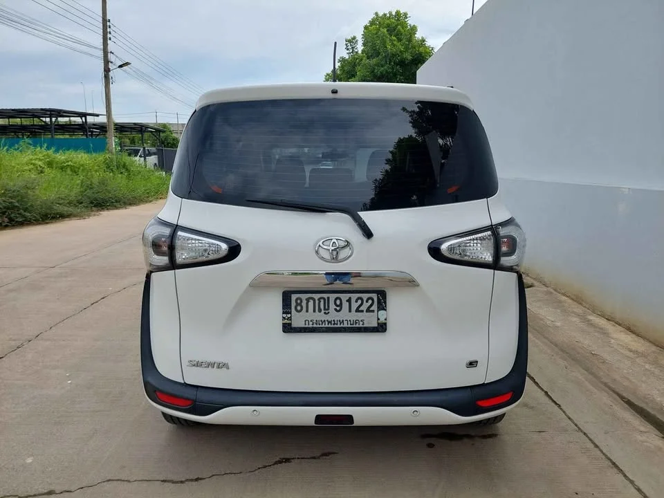 2018 Toyota Sienta II 2