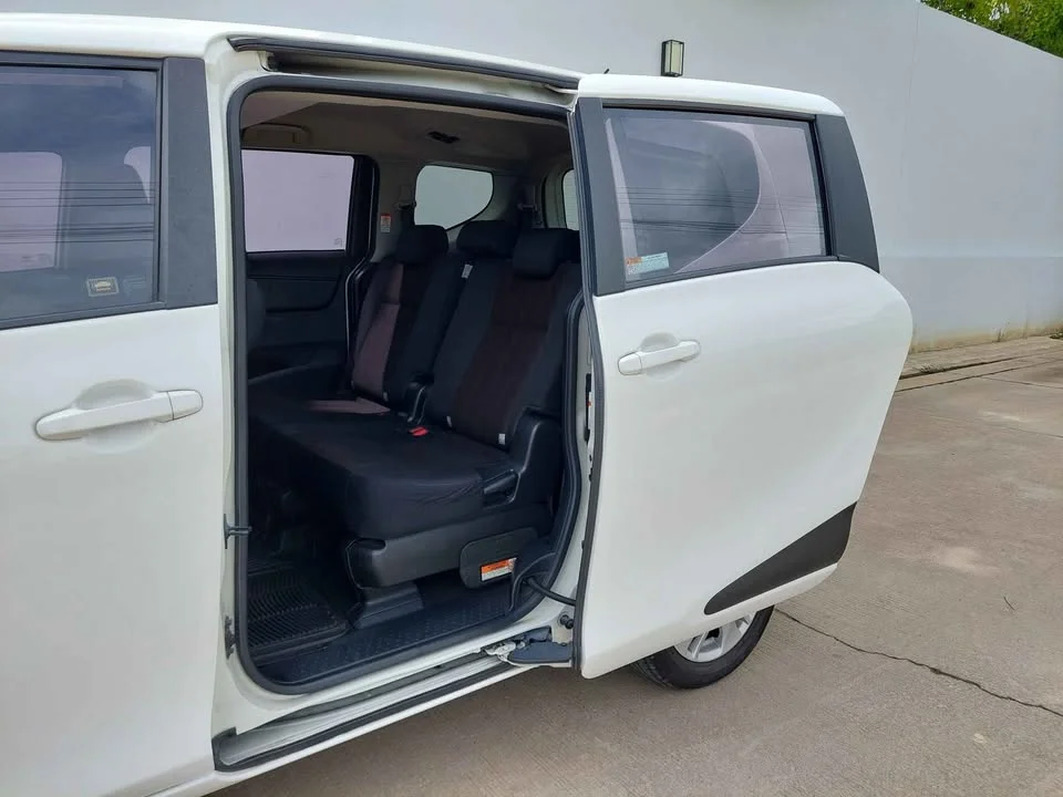 2018 Toyota Sienta II 3