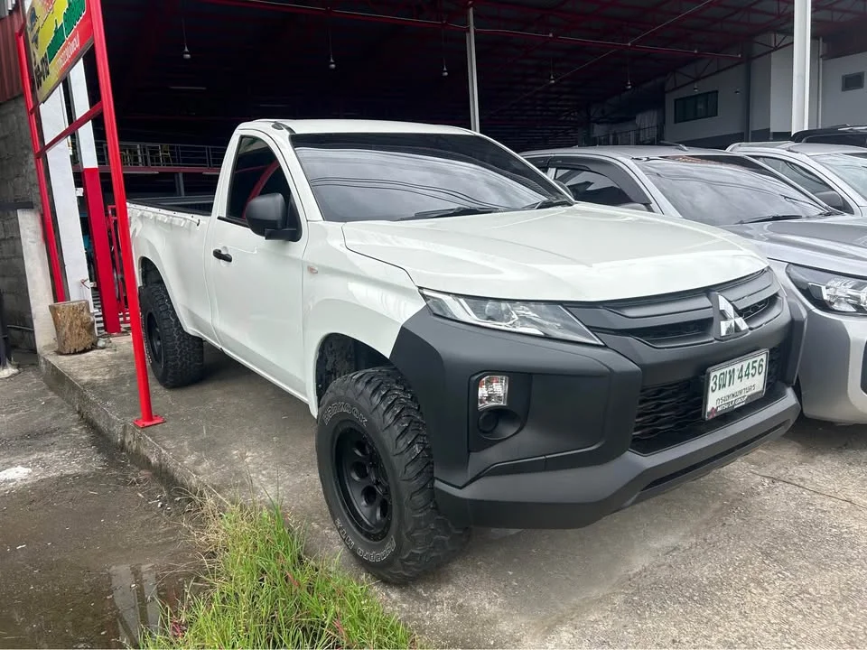 2022 Mitsubishi Triton V 2