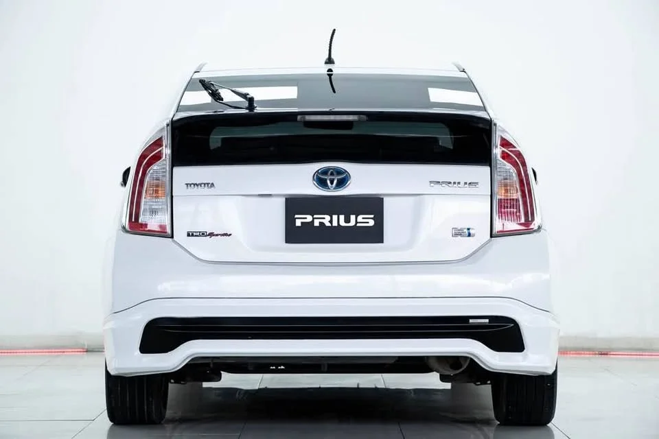 2014 Toyota Prius III 3