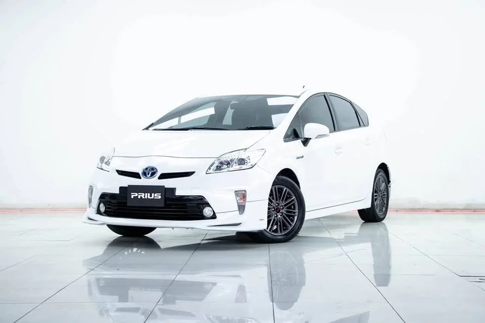 2014 Toyota Prius III 2