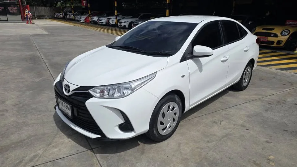 2020 Toyota Yaris ATIV III 2