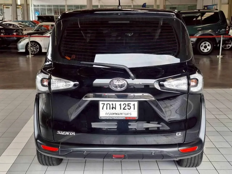 2018 Toyota Sienta II 2