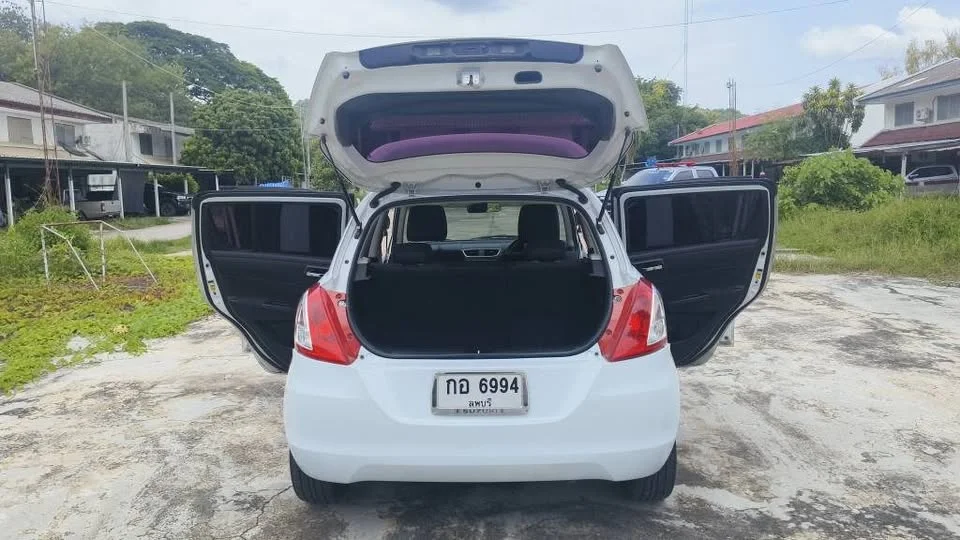 2013 Suzuki Swift II 3