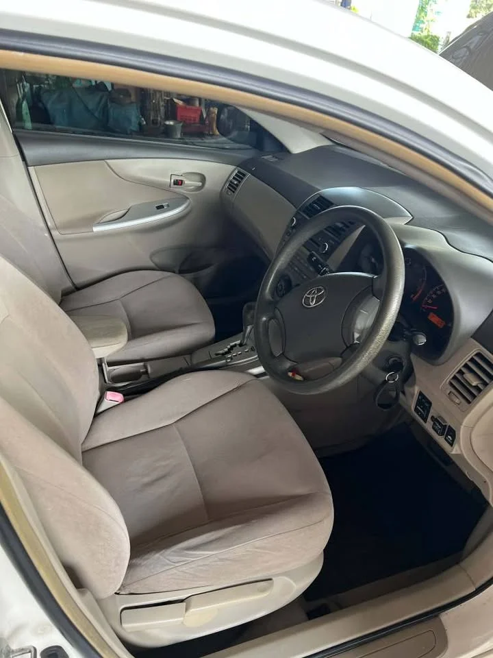 2010 Toyota Corolla Altis X (E140) 3