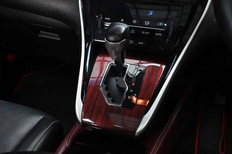 2014 Toyota Harrier III 3