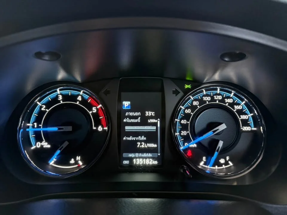 2021 Toyota Hilux VIII 2